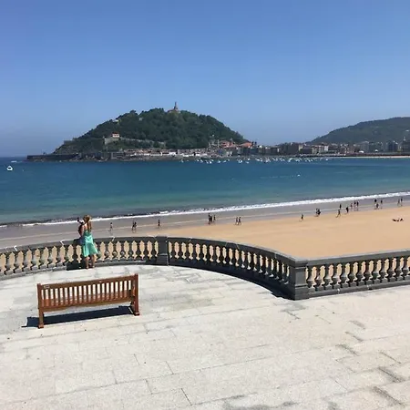 La Concha Beach Zen Seaview 公寓